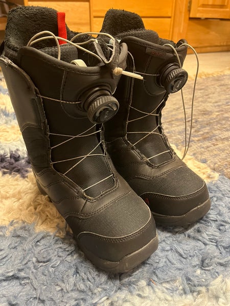 Women's Size 6.0 (Women's 7.0) Burton Mint Boa Snowboard Boots