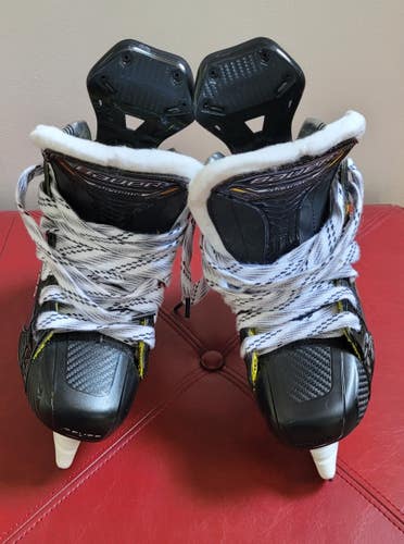 Junior New Bauer Supreme M5 Pro Hockey Skates Regular Width Size 1.5