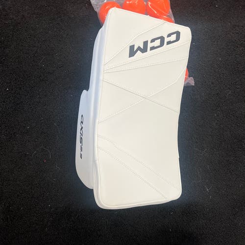 CCM axis 2.9 intermediate goalie blocker regular