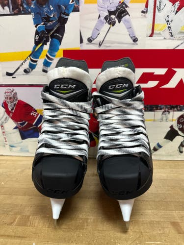Junior New CCM RibCor Maxx Hockey Skates Regular Width Size 3.5