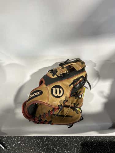 Used Wilson A2000 11 1 2" Fielders Gloves