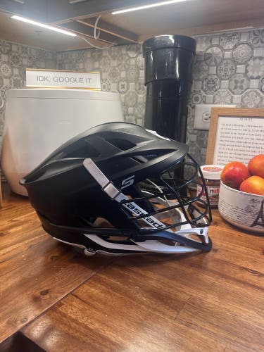 Player's Cascade S Helmet