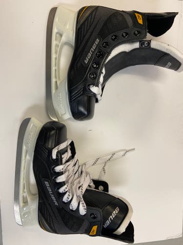 Junior New Bauer Supreme 140 Hockey Skates Regular Width Size 3