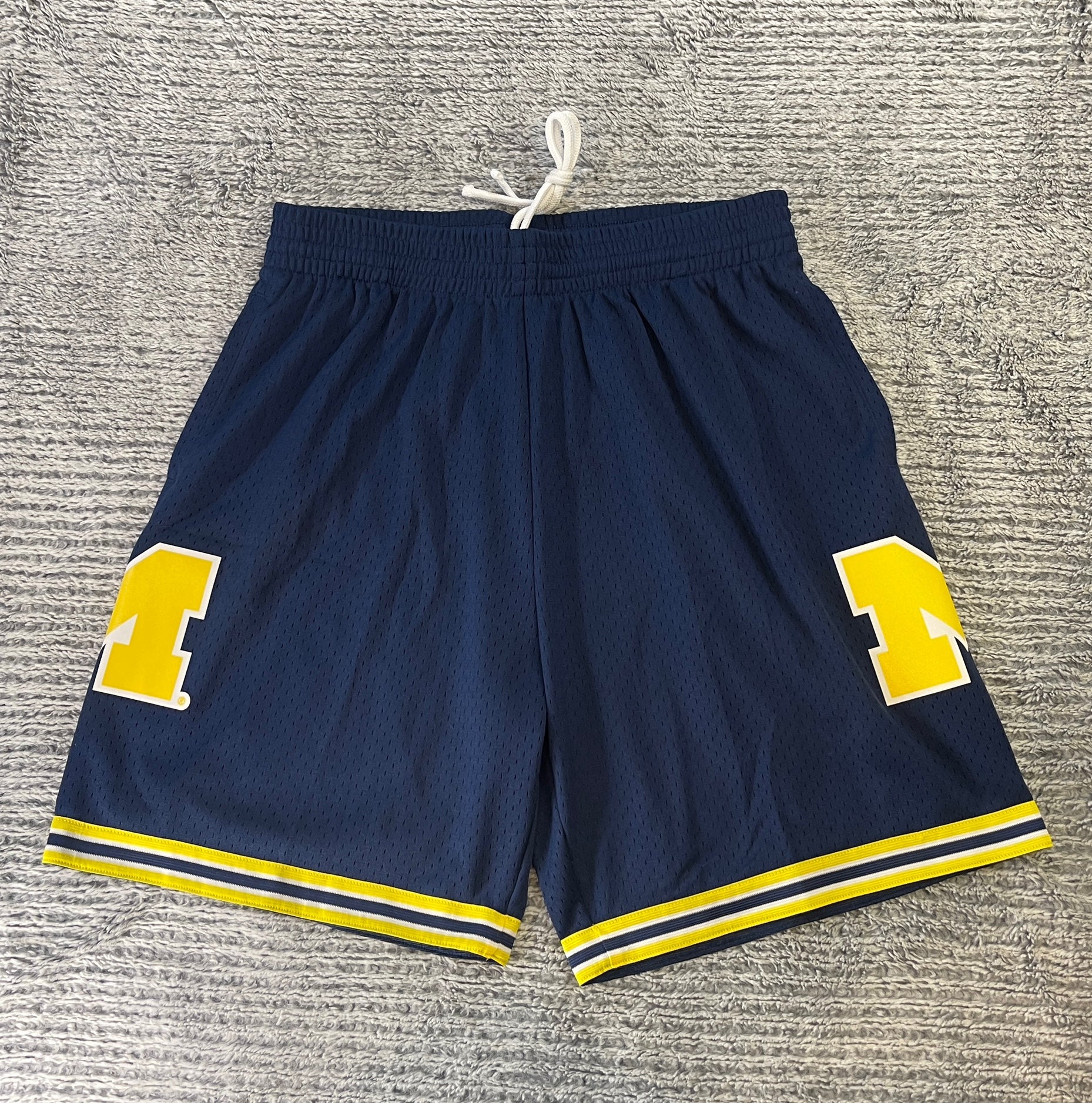 Mitchell & Ness, Shorts, Men Mitchell Ness Los Angeles Lakers 996  Fadeaway Swingman Shorts Size Small