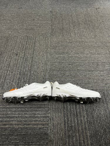 9 Spike Ambition White