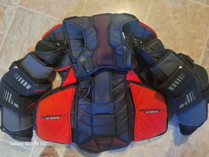 Used Medium CCM Extreme Flex Shield E2.9 Goalie Chest Protector