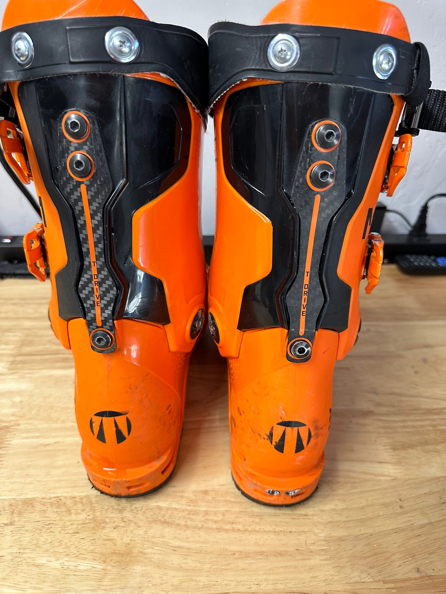 2023 Used Tecnica Mach 1 LV 130 Ski Boots and New Liners - 26.5