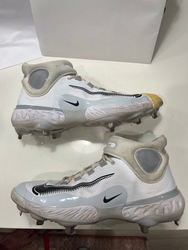 Bowden Francis Milwaukee Brewers Game Worn & Signed Black & White Nike  Alpha Huarache Cleats - Worn at Alternate Site! - Big Dawg Possessions