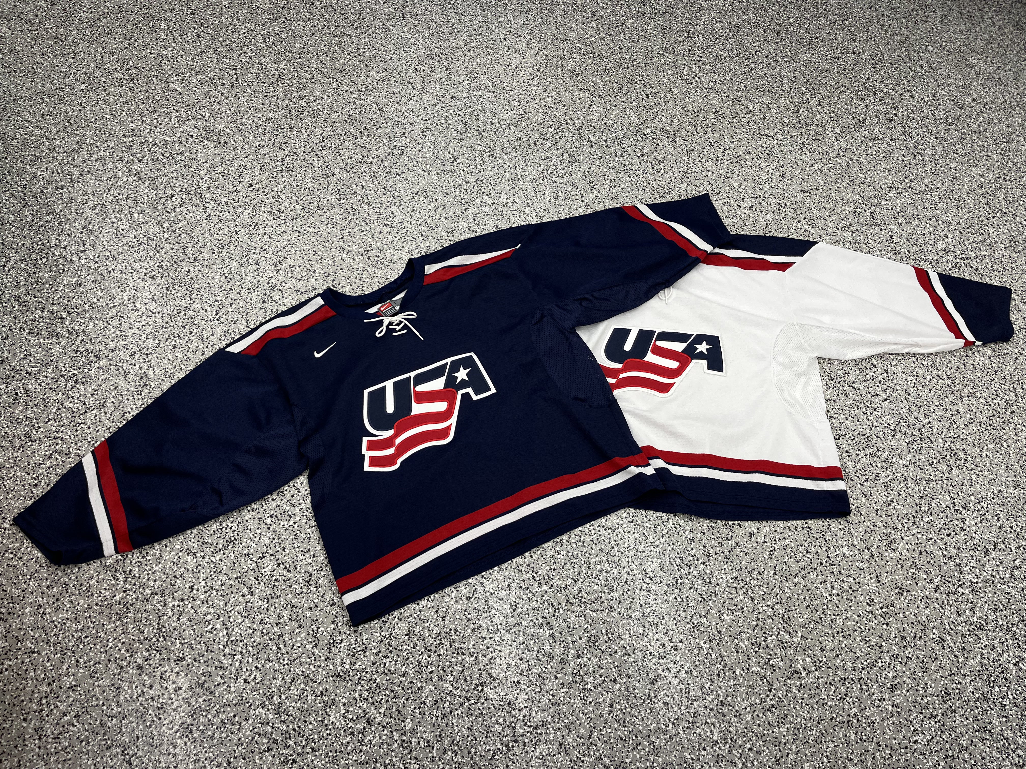 VTG Nike Hockey USA Mens Short Sleeve L Blue T-Shirt IIHF Swoosh