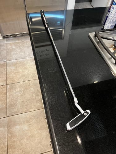 White Used Right Handed Versa Putter