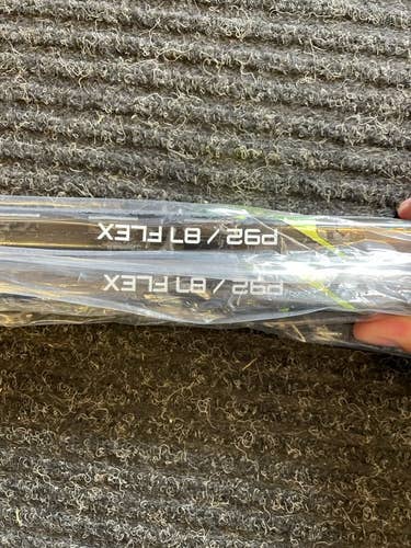New Senior Bauer Right Handed Ag5nt Hockey Stick P92 *2 Pack*
