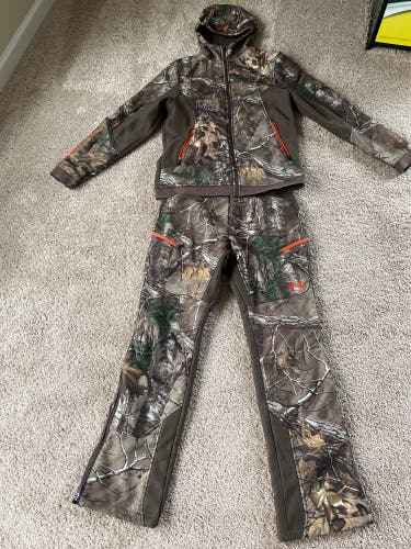 Under armour hunting Suit