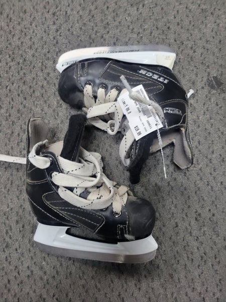 Used Easton Eq10 Youth 08.0 Ice Hockey Skates