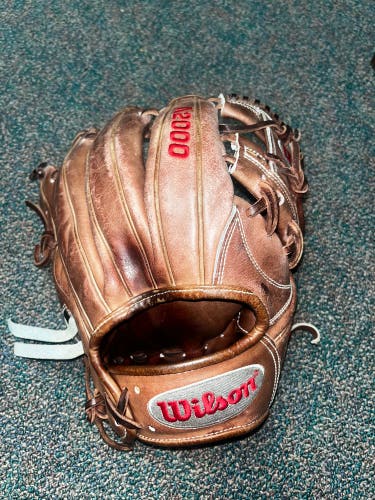 Used Right Hand Throw 11.75" A2000 Baseball Glove