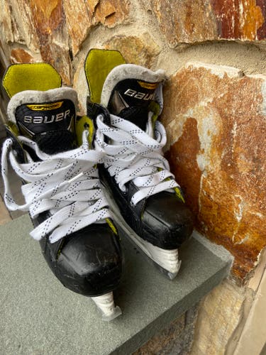 Junior Size 3.5 Used Bauer Supreme 3S Hockey Skates Regular Width Size 3.5