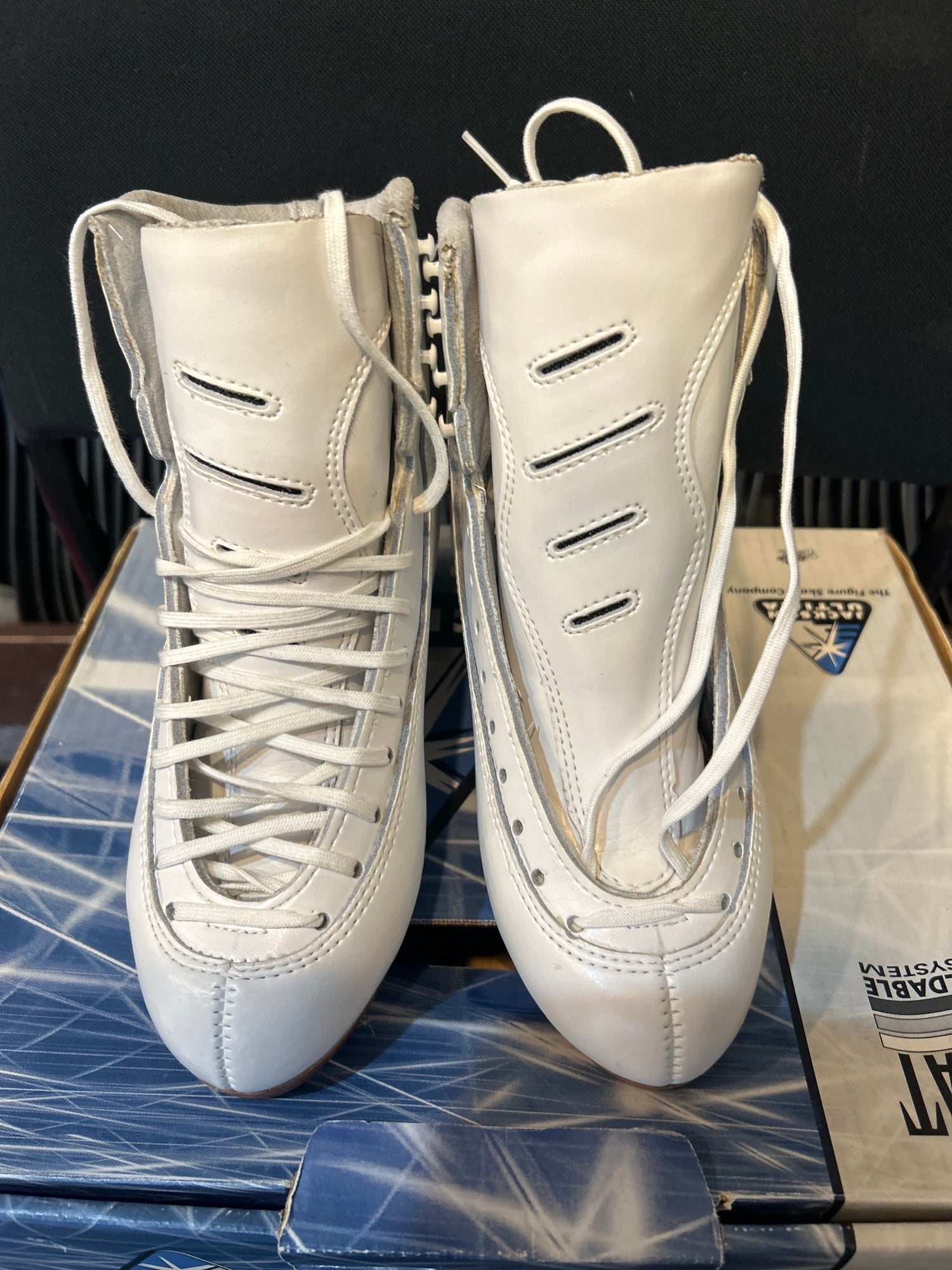 New Old Stock Jackson Size 4.5 Figure Skates DJ 3500