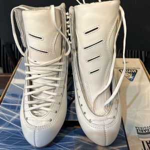 New Old Stock Jackson Size 4.5 Figure Skates DJ 3500