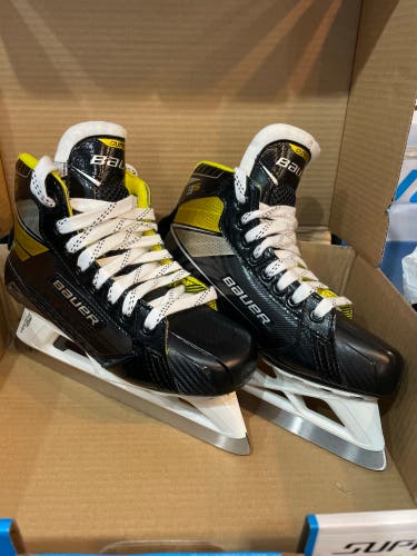 Junior Bauer Regular Width  Size 5 Supreme 3s Hockey Goalie Skates