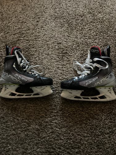 Used Bauer Regular Width   Size 5 Vapor Hyperlite Hockey Skates