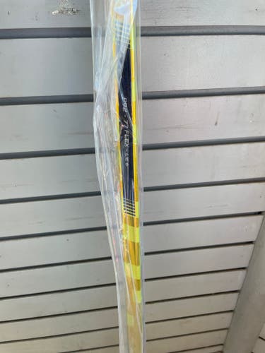 New Senior Right Handed Bauer 77 Flex Supreme UltraSonic Hockey Stick P92