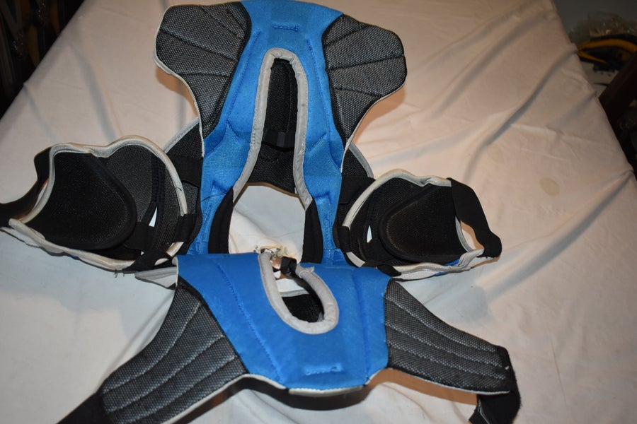 CCM U+ Fit 09 Hockey Shoulder Pads, Blue/White, Junior Large