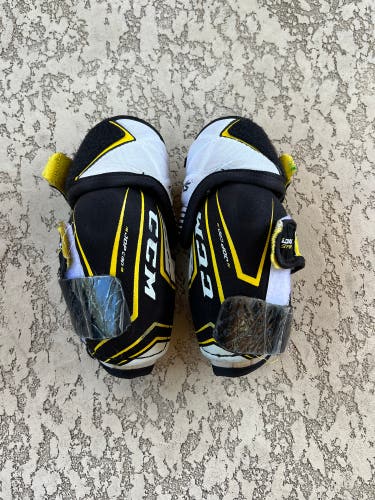 A1-2 Used Medium CCM Tacks 5092 Elbow Pads Retail