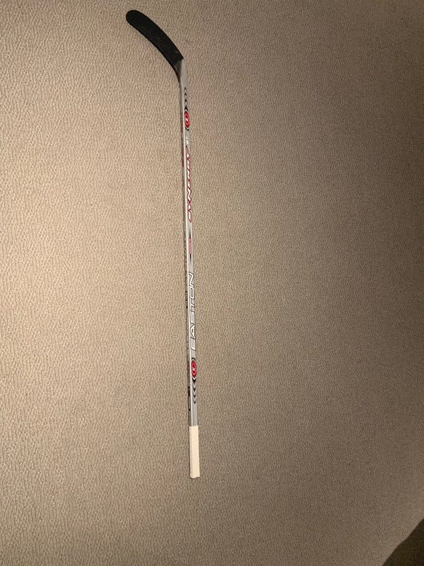 Easton Synergy SY20 Senior Hockey Stick RH 60 Used Good Condition Ice &  Roller Hockey Sporting Goods