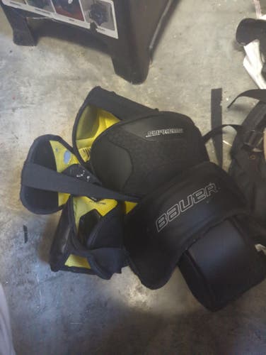 Senior Bauer knee pads