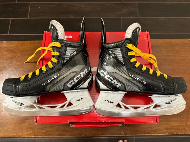 Used CCM Regular Width  Size 13.5 AS-V Hockey Skates