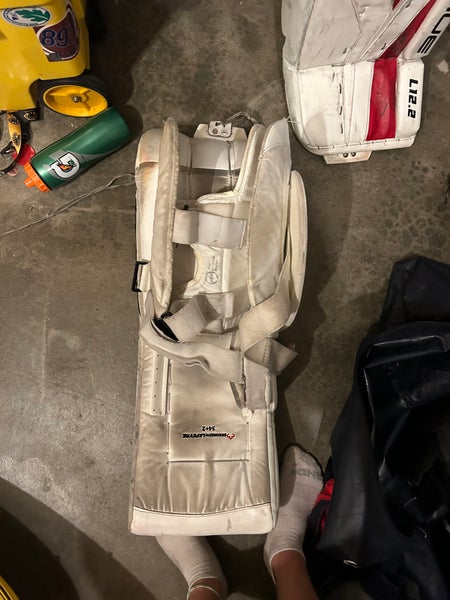 The Binnington revival: Could it be the dark goalie pads?