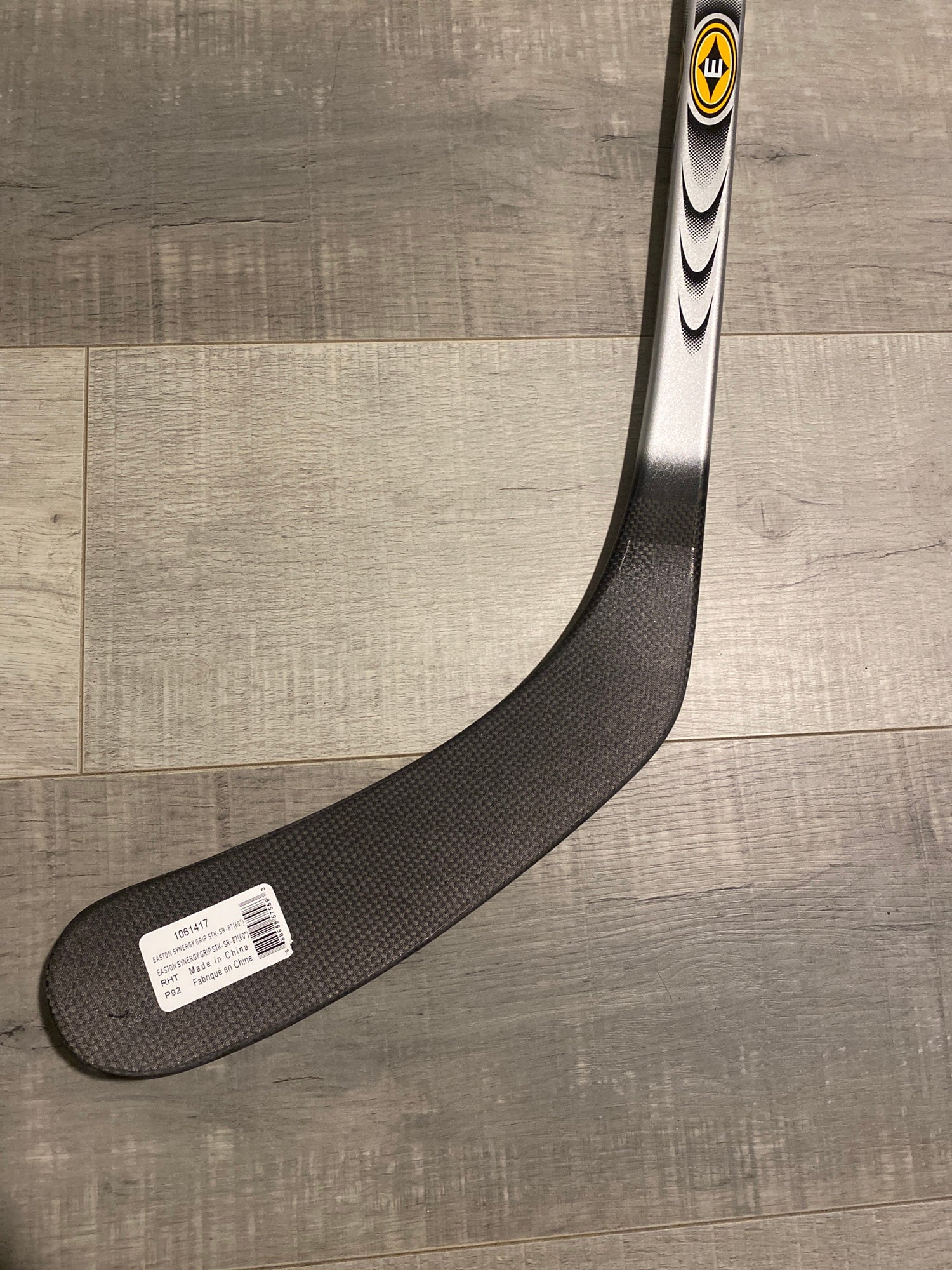 Easton Synergy HTX Pro Grip Stick Senior 100 Flex - HP Promo,  Spielseite:rechts, Biegung:E3 Hall/Sakic : : Sport & Freizeit