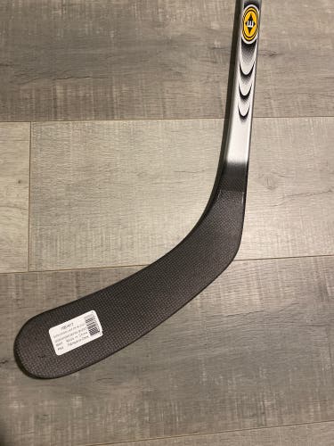 Right handed Easton Synergy Hockey stick - Brand New