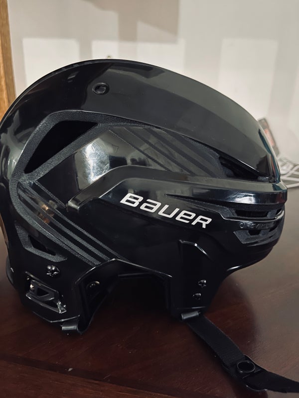 New Large Bauer  Re-Akt 85 Helmet