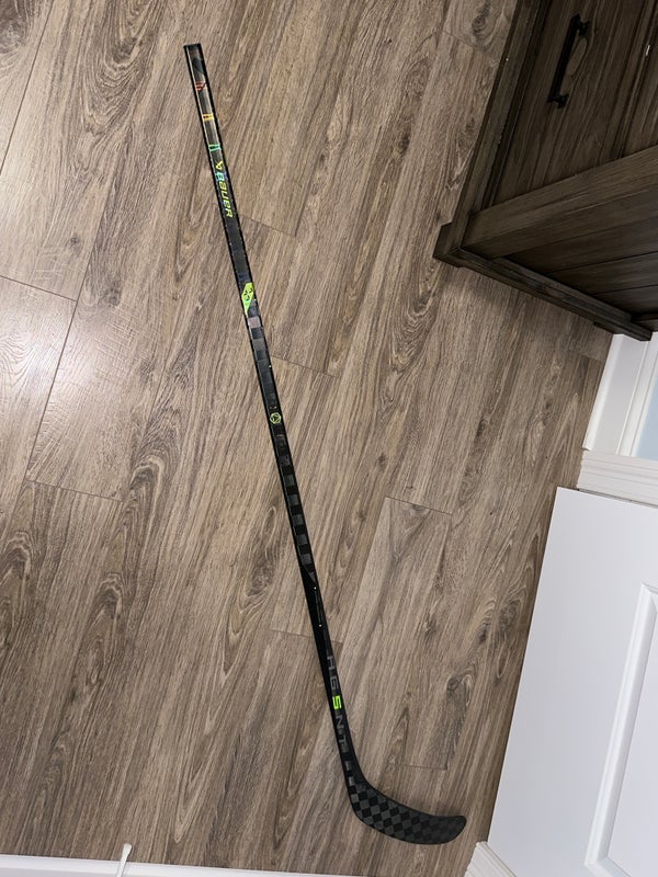 NEW Bauer AG5NT Senior Hockey Stick RH/P92M/70 Flex