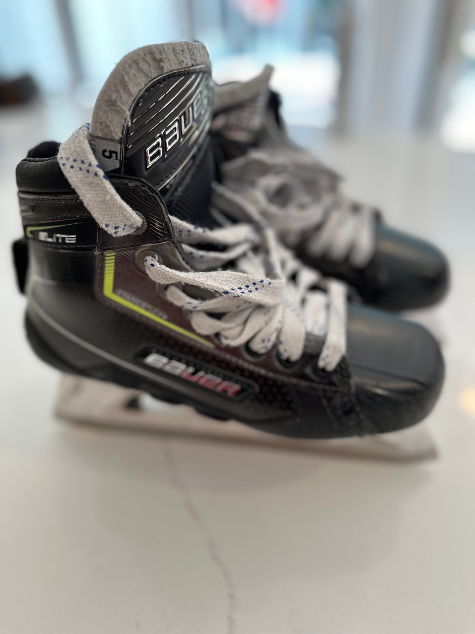 Used Bauer Elite Hockey Goalie Skates Regular Width Size 5