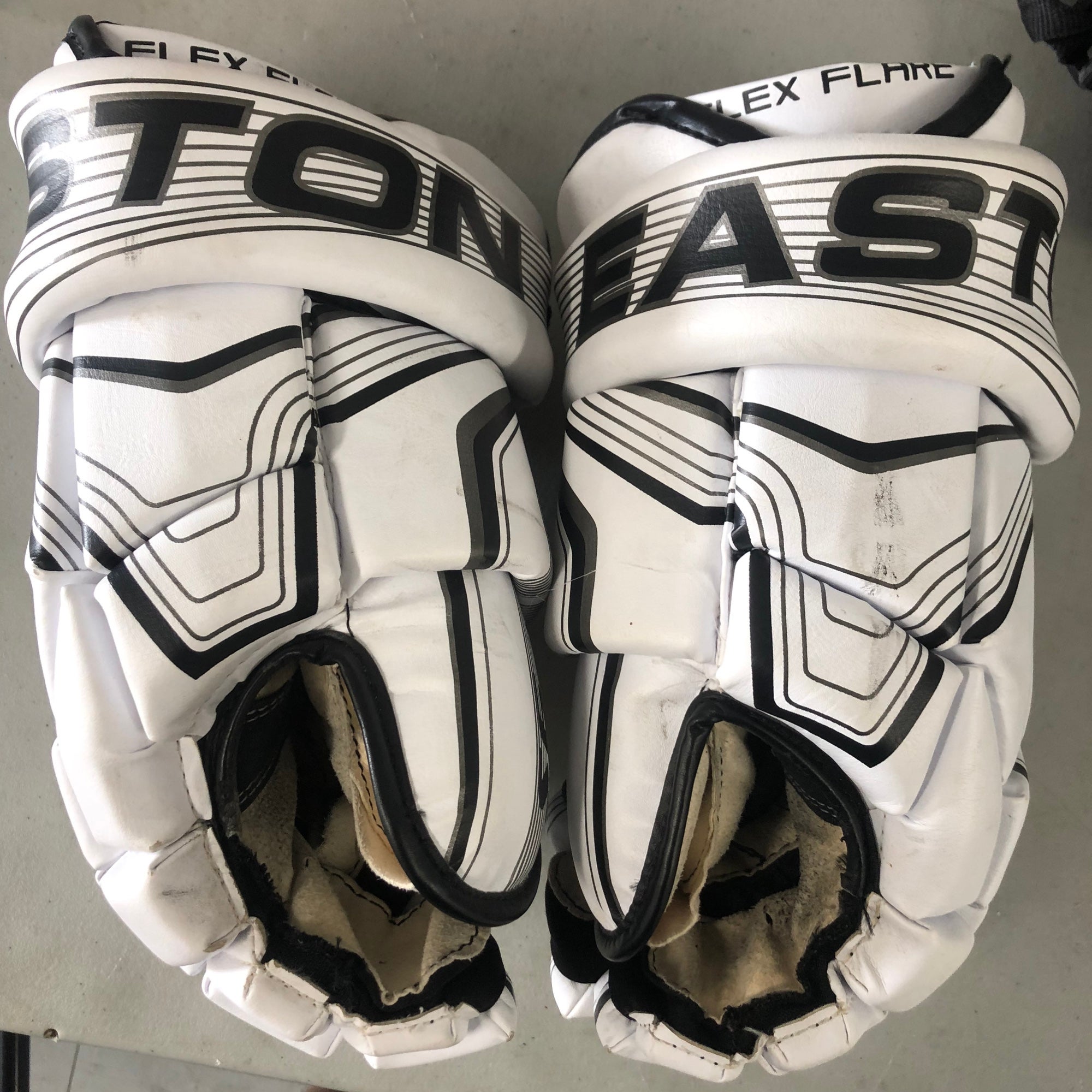 Easton Stealth RS Hockey Gloves – devdiscounthockey