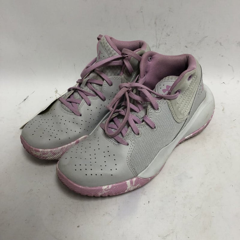 Used Under Armour 3024794-104 Senior 7 Basketball Shoes