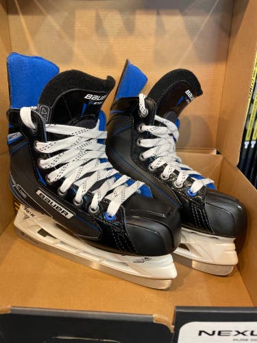 New Bauer Extra Wide Width Size 4 Nexus N2700 Hockey Skates