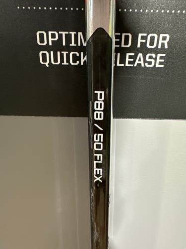 Junior New Right Handed Bauer Vapor Hyperlite Hockey Stick P88 50 Flex