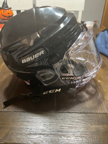 Bauer Black ReAkt 75 Helmet