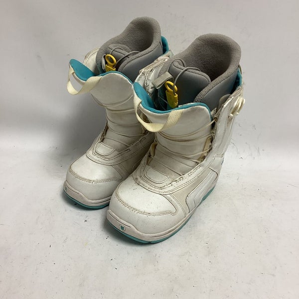 Used Burton Emerald Smalls Senior 7 Women s Snowboard Boots