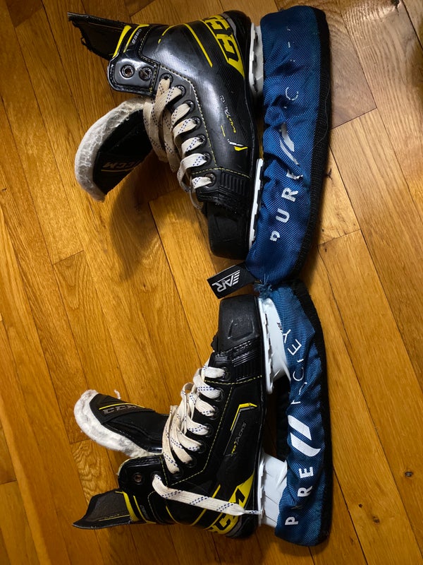 Intermediate CCM Regular Width Size 5 Super Tacks 9380 Hockey Skates