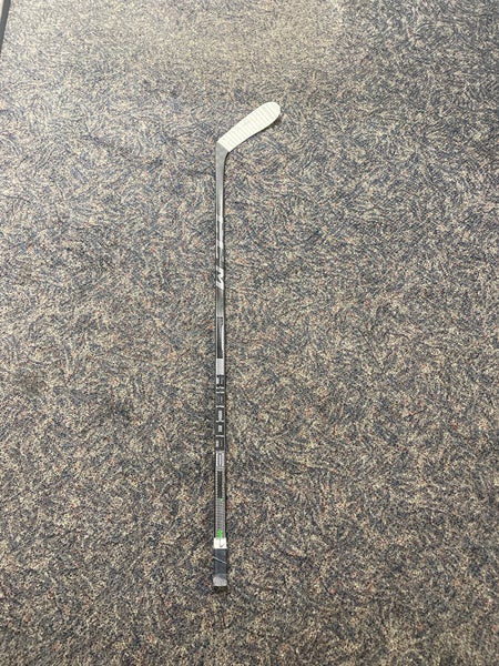 Senior Right Handed P28 Ribcor Trigger 6 Hockey Stick