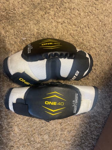 Bauer elbow pads