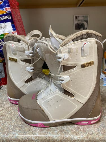 Salomon moxie Women's Size 7.5 Snowboard Boots All Mountain Freestyle Moldable