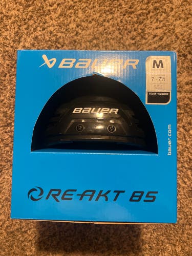New Medium Bauer  Re-Akt 85 Helmet