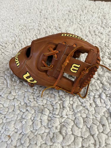 LIKE NEW Right Hand Throw 11.5" DP15 A2000 Baseball Glove