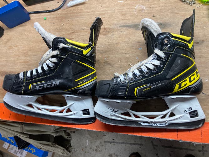 Junior Used CCM Super Tacks 9380 Hockey Skates Regular Width Size 3.5