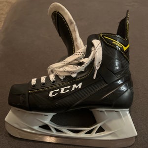Used Junior CCM Super Tacks 9352 Hockey Skates (Regular) - Size: 4.0