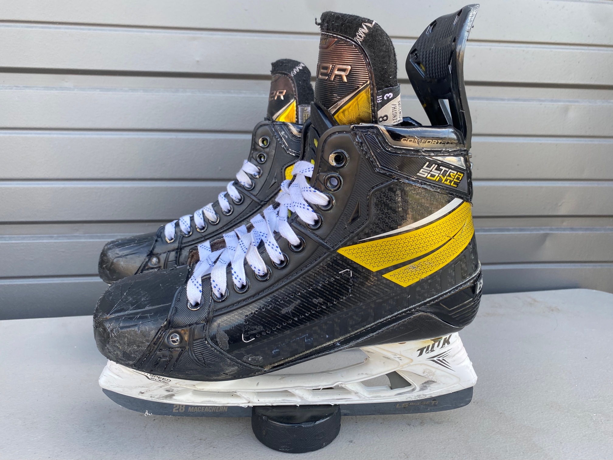 Bauer Supreme UltraSonic Mens Pro Stock Size 8 Hockey Skates MIC 4446